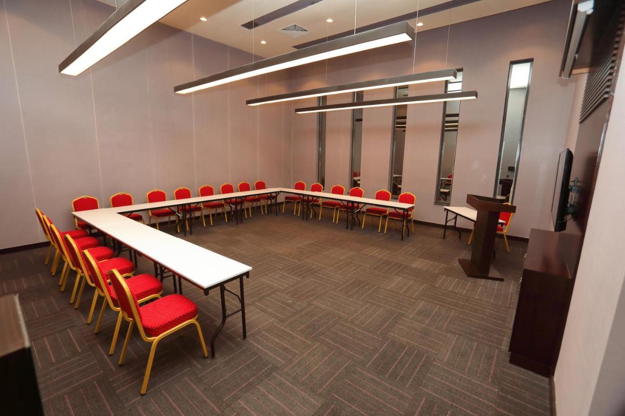 The Green Park Ґазіантеп Екстер'єр фото A typical meeting room