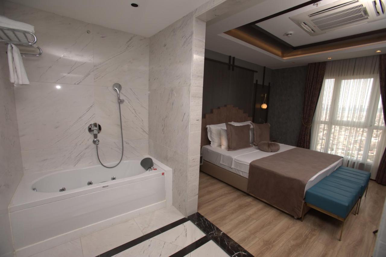 The Green Park Ґазіантеп Екстер'єр фото A bathroom in a hotel room